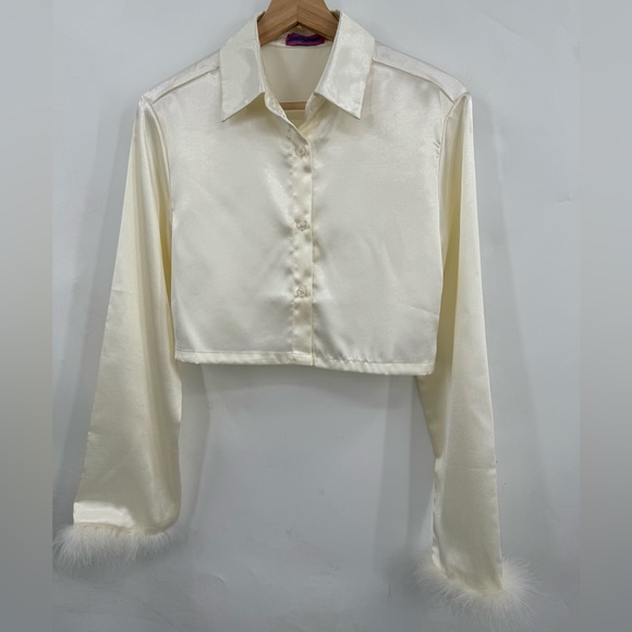 NEW Edikted Top Cropped Satin Button Down Top w/ Fuzzy Feather Cuffs Cream XSM - Picture 2 of 6
